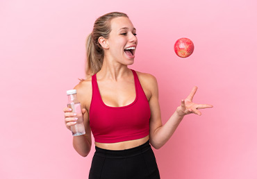 Intermittent Fasting fit woman with an apple